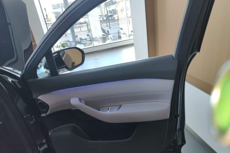 Used Nio EC6 2024 75 kWh Interior 5