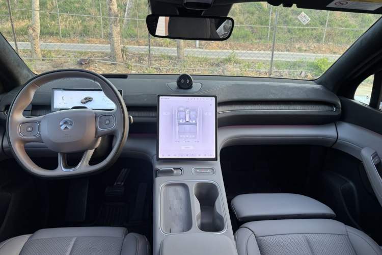 Used Nio EC6 2024 75 kWh Interior 5