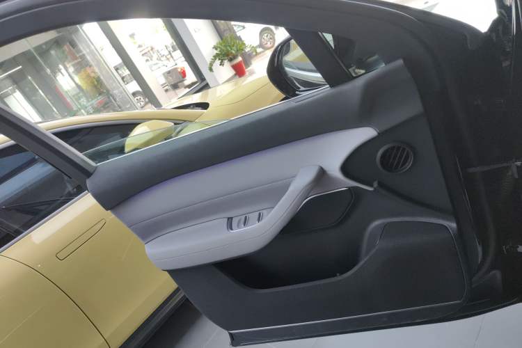 Used Nio EC6 2024 75 kWh Interior 7