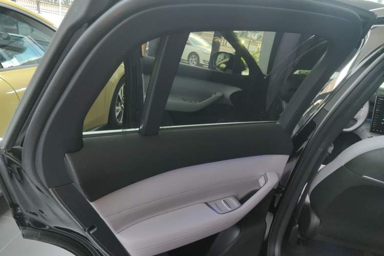 Used Nio EC6 2024 75 kWh Interior 8