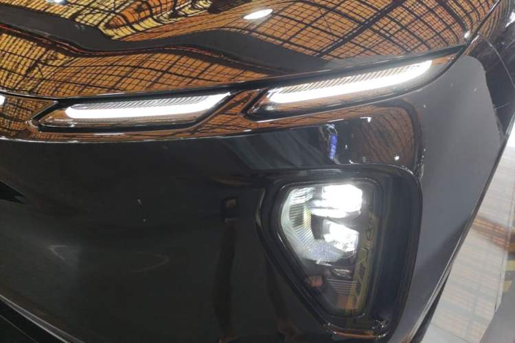 Used Nio EC6 2024 75 kWh Left Front Headlight