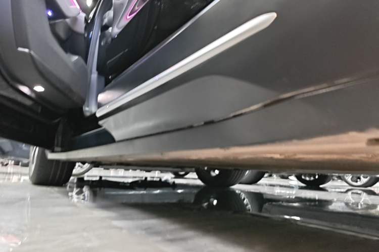 Used Nio EC6 2024 75 kWh Left Side Sill