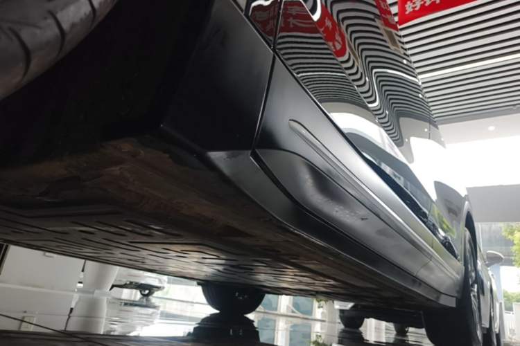 Used Nio EC6 2024 75 kWh Left Side Sill