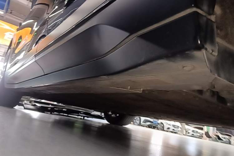 Used Nio EC6 2024 75 kWh Left Side Sill
