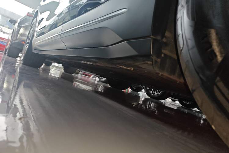 Used Nio EC6 2024 75 kWh Left Side Sill