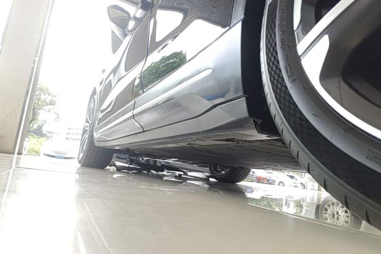 Used Nio EC6 2024 75 kWh Left Side Sill