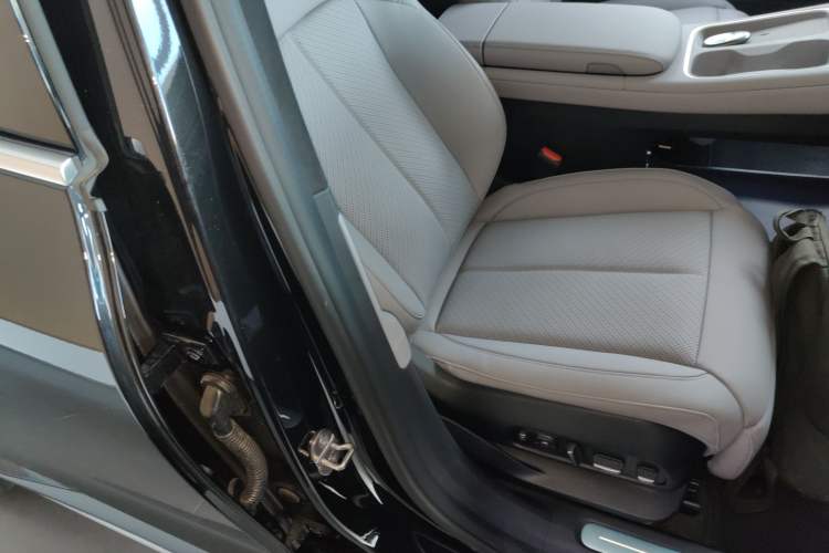 Used Nio EC6 2024 75 kWh Right Front Seat
