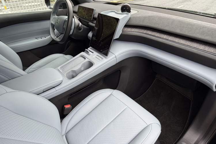 Used Nio EC6 2024 75 kWh Right Front Seat