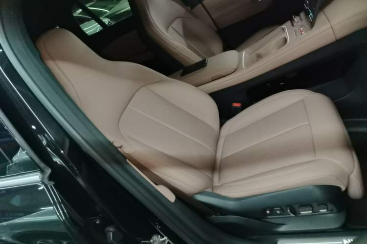Used Nio EC6 2024 75 kWh Right Front Seat