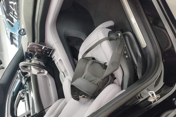 Used Nio EC6 2024 75 kWh Right Front Seat