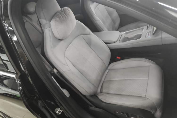 Used Nio EC6 2024 75 kWh Right Front Seat