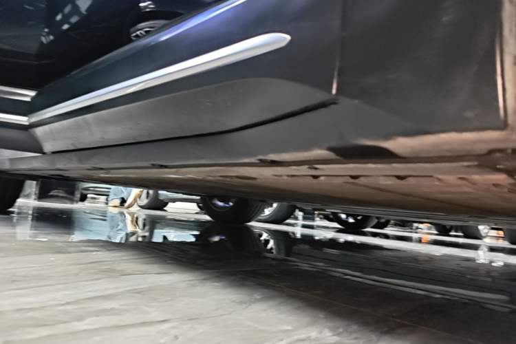 Used Nio EC6 2024 75 kWh Right Side Sill