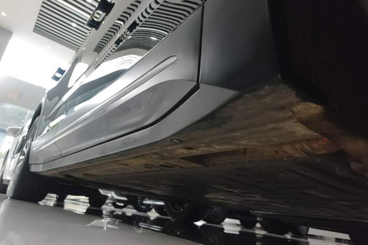 Used Nio EC6 2024 75 kWh Right Side Sill