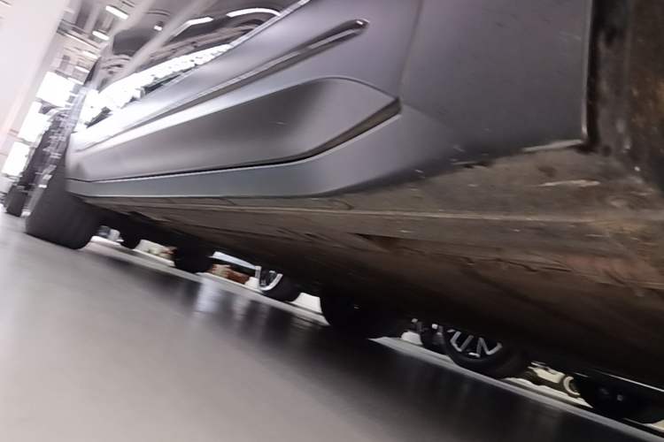 Used Nio EC6 2024 75 kWh Right Side Sill