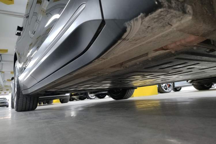 Used Nio EC6 2024 75 kWh Right Side Sill