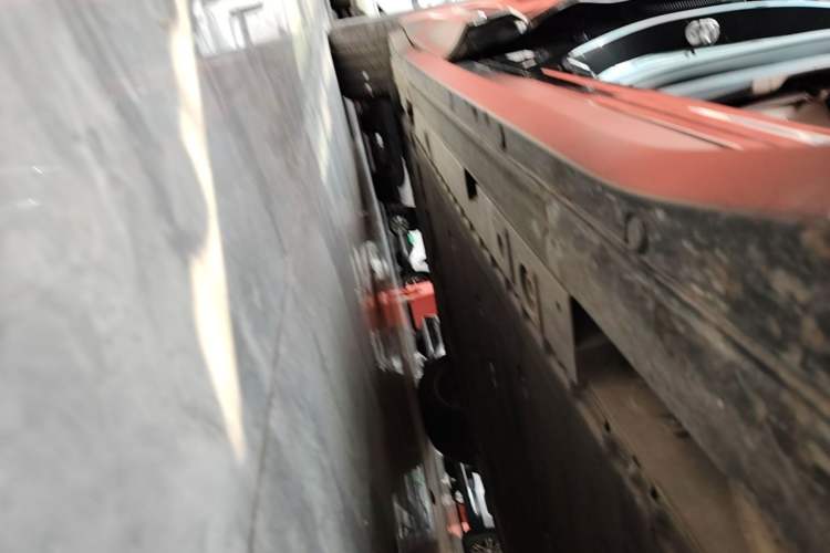 Used Nio EC6 2024 75 kWh Right Side Sill