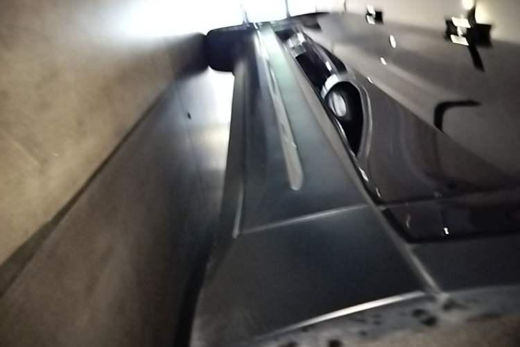 Used Nio EC6 2024 75 kWh Right Side Sill