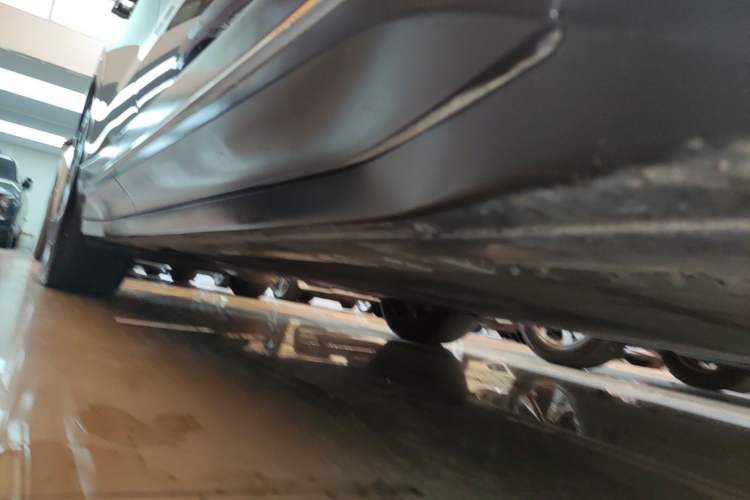 Used Nio EC6 2024 75 kWh Right Side Sill