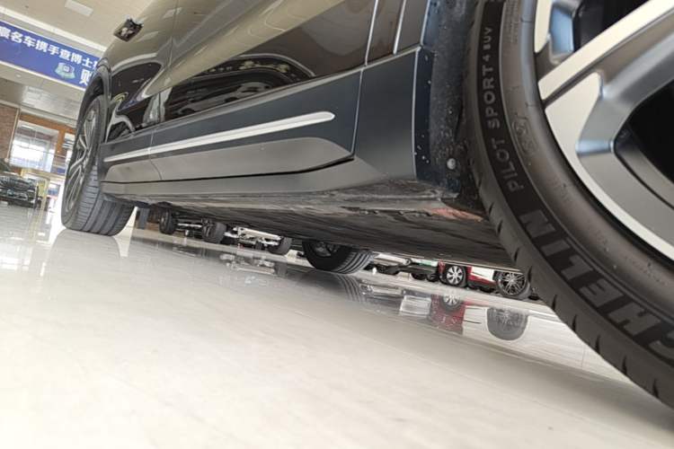 Used Nio EC6 2024 75 kWh Right Side Sill