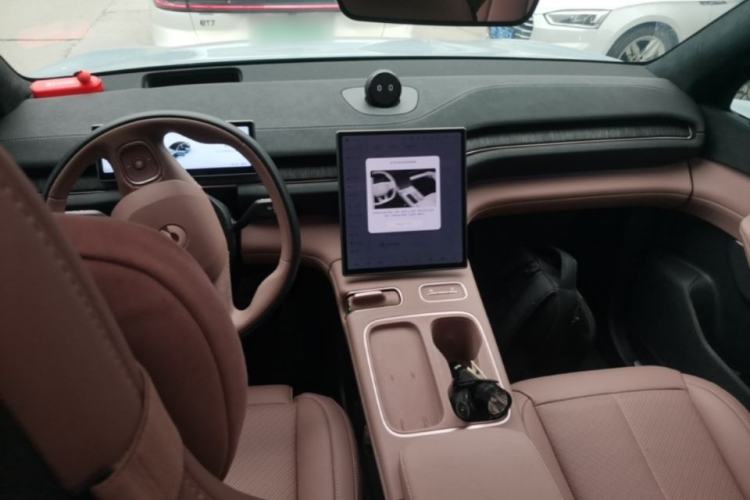 Used Nio EC6 2024 75 kWh Center Console