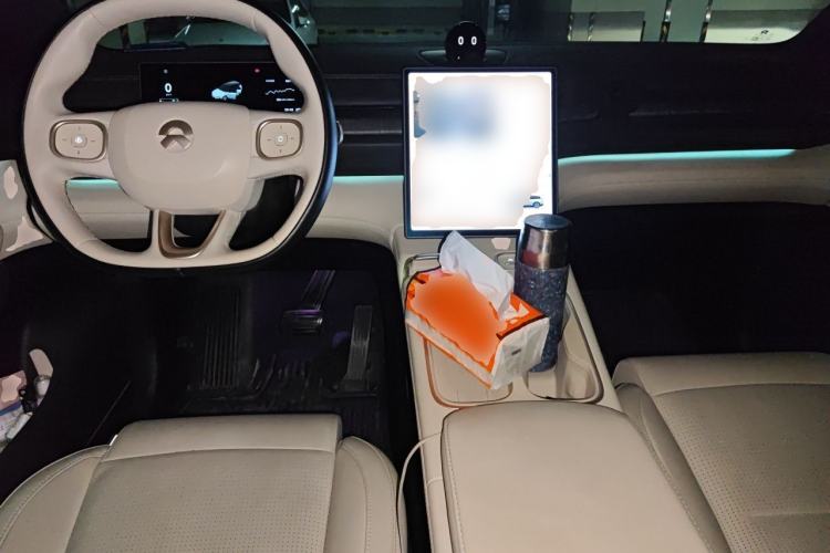 Used Nio EC6 2024 75 kWh Center Console