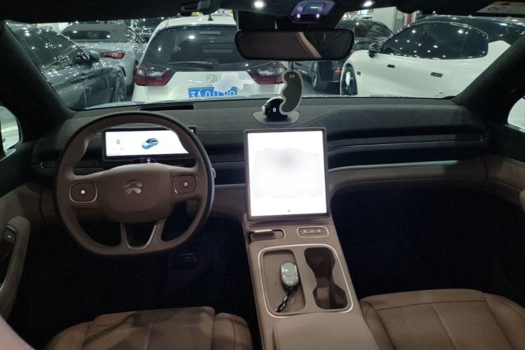 Used Nio EC6 2024 75 kWh Center Console