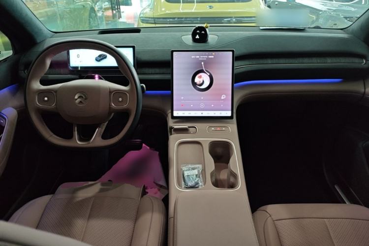 Used Nio EC6 2024 75 kWh Center Console
