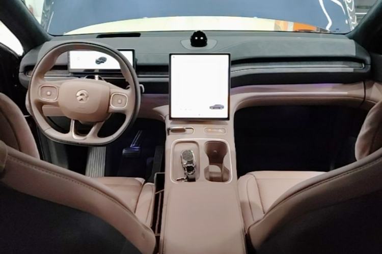 Used Nio EC6 2024 75 kWh Center Console