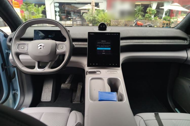 Used Nio EC6 2024 75 kWh Center Console