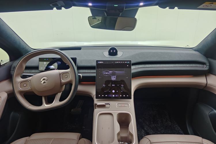 Used Nio EC6 2024 75 kWh Center Console