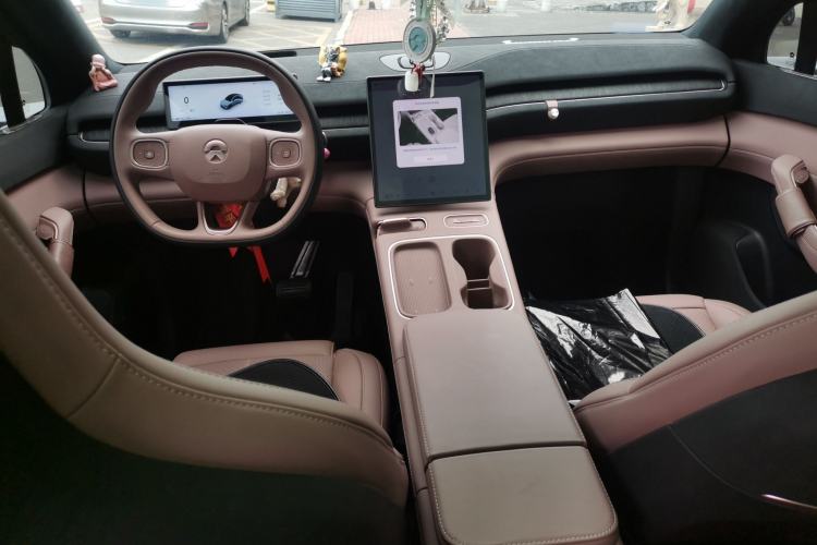 Used Nio EC6 2024 75 kWh Center Console