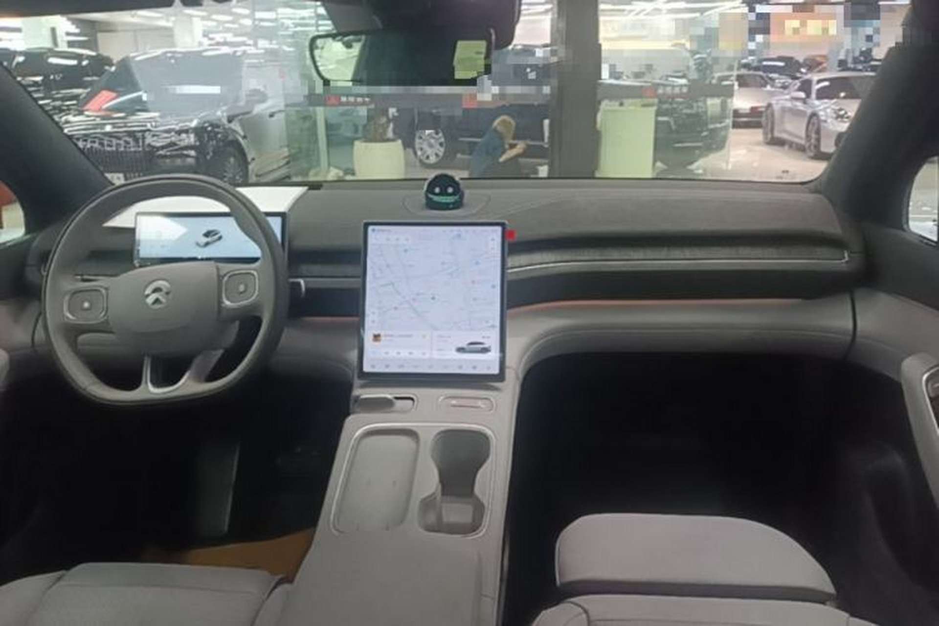 Used Nio EC6 2024 75 kWh Center Console