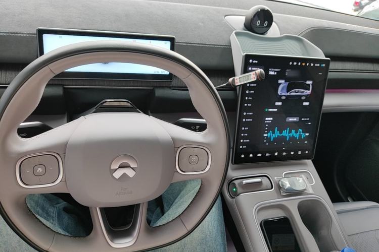 Used Nio EC6 2024 75 kWh Center Console