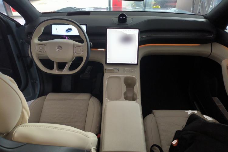 Used Nio EC6 2024 75 kWh Center Console