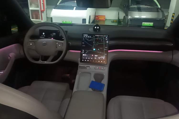Used Nio EC6 2024 75 kWh Center Console