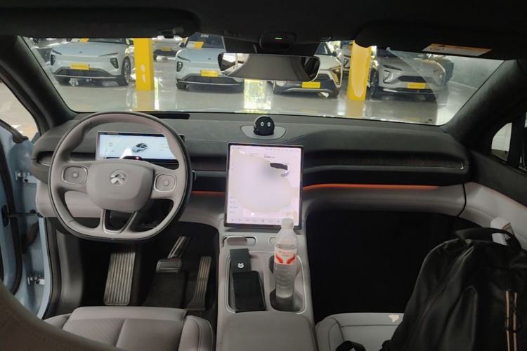 Used Nio EC6 2024 75 kWh Center Console
