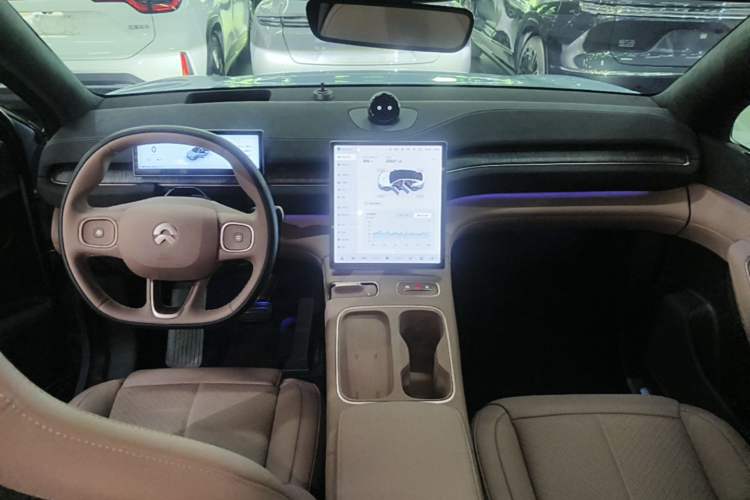 Used Nio EC6 2024 75 kWh Center Console