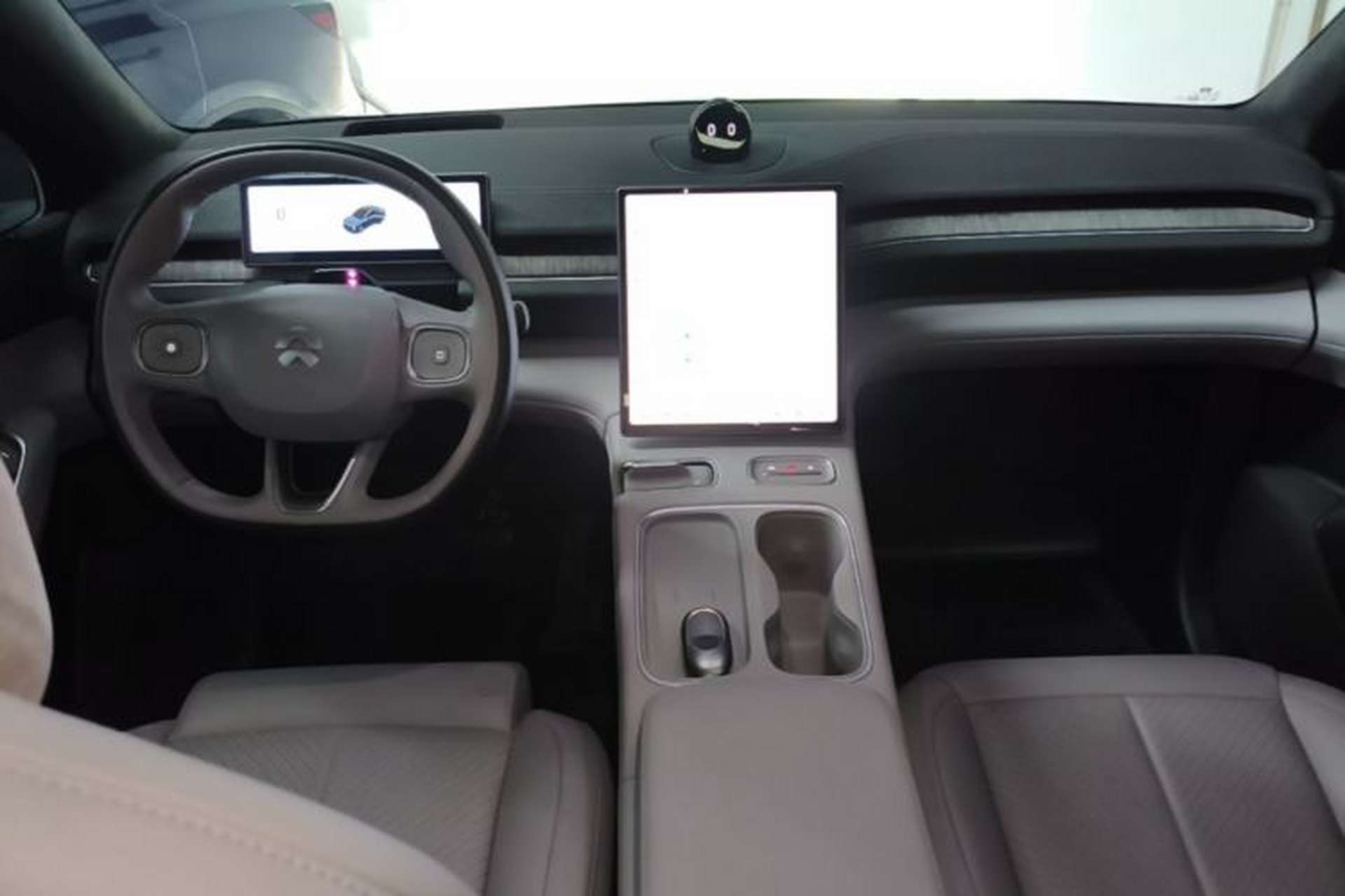 Used Nio EC6 2024 75 kWh Center Console