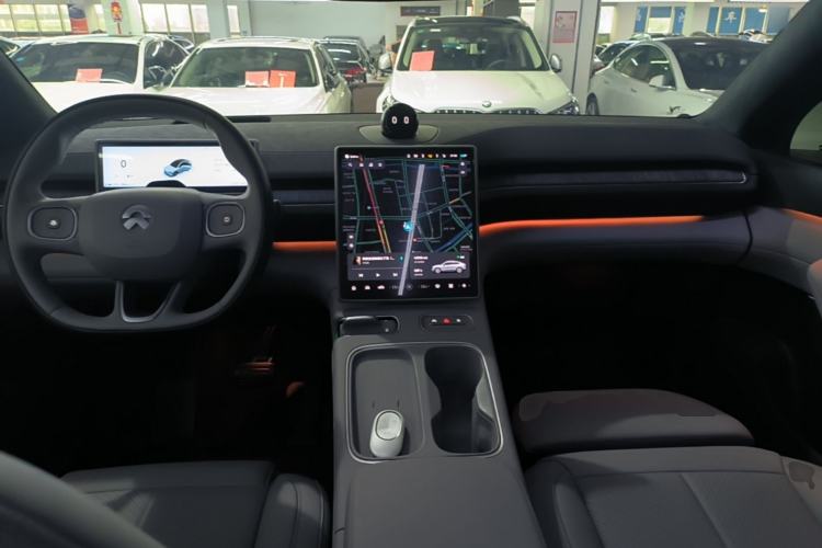 Used Nio EC6 2024 75 kWh Center Console