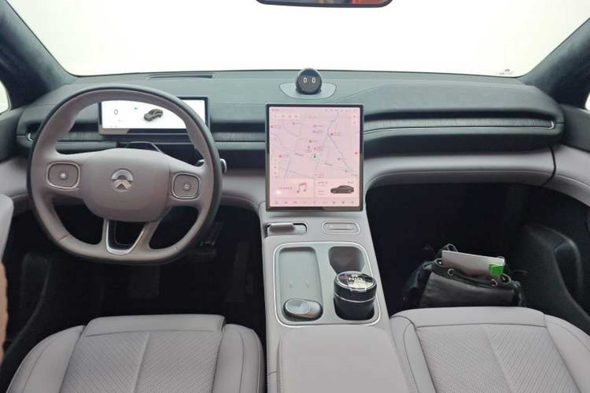 Used Nio EC6 2024 75 kWh Center Console