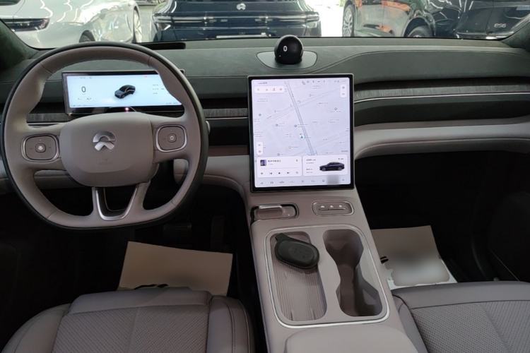Used Nio EC6 2024 75 kWh Center Console