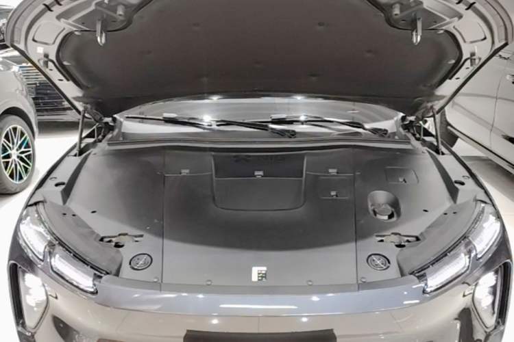 Used Nio EC6 2024 75 kWh Engine Bay