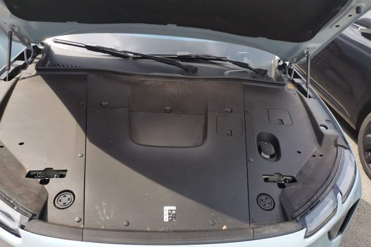 Used Nio EC6 2024 75 kWh Engine Bay