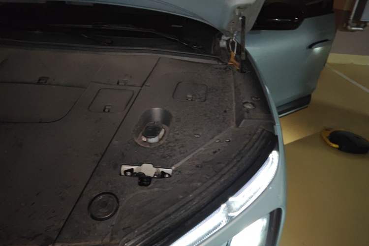 Used Nio EC6 2024 75 kWh Engine Bay Left