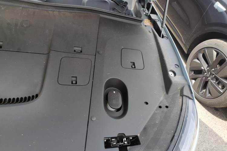 Used Nio EC6 2024 75 kWh Engine Bay Left