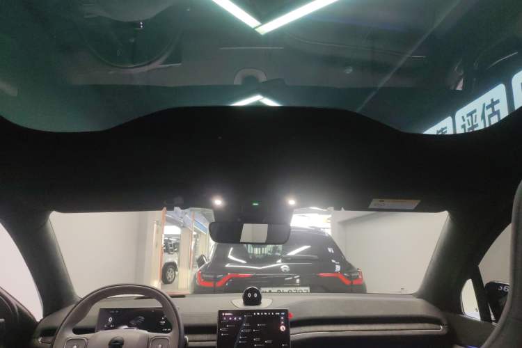 Used Nio EC6 2024 75 kWh Headliner