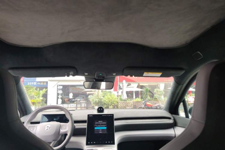 Used Nio EC6 2024 75 kWh Headliner