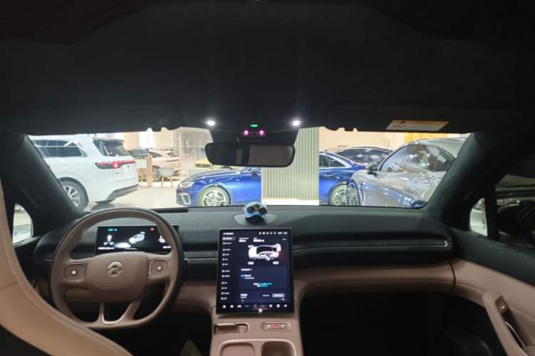 Used Nio EC6 2024 75 kWh Headliner