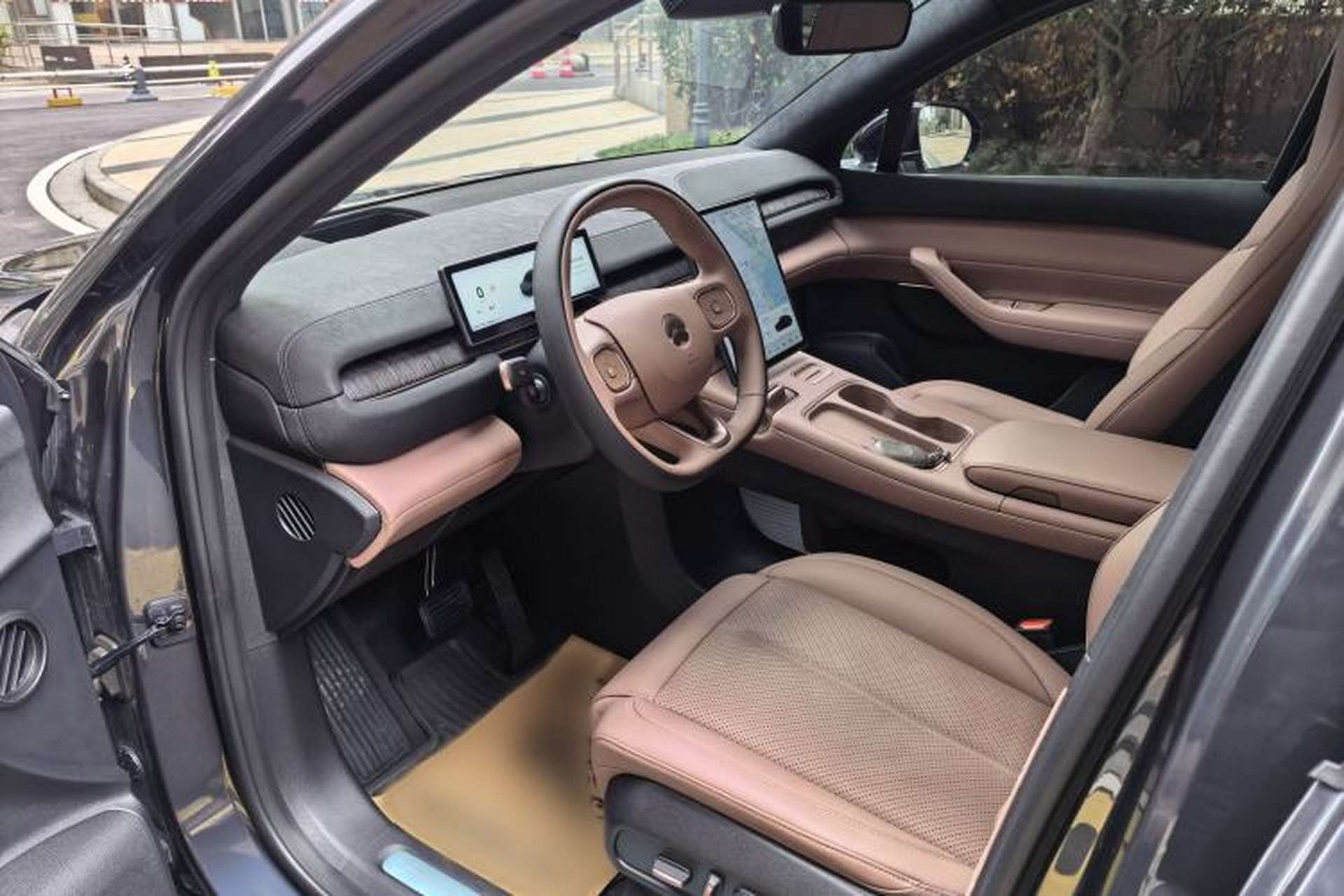 Used Nio EC6 2024 75 kWh Interior 1
