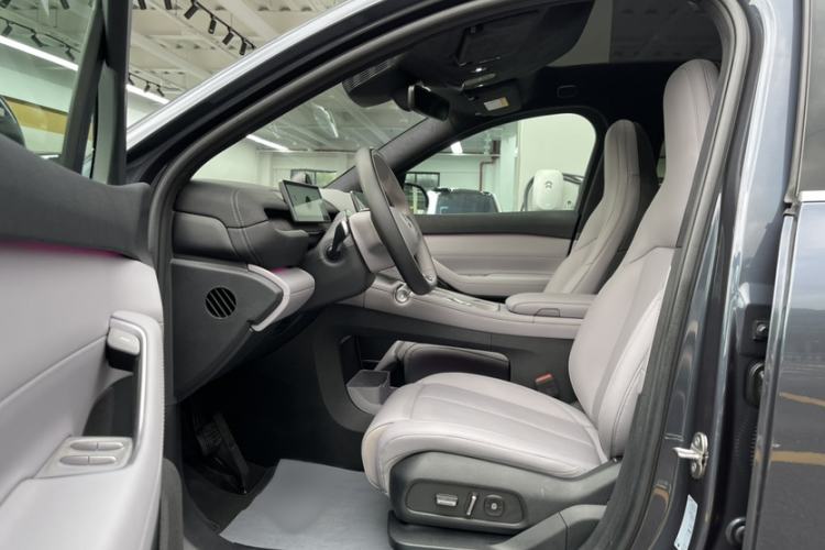 Used Nio EC6 2024 75 kWh Interior 11